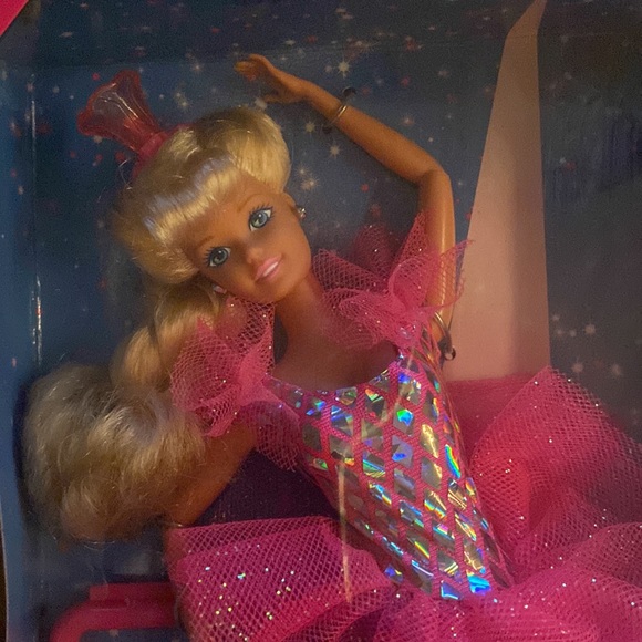 BRAND NEW IN BOX Twirling Ballerina Barbie - Picture 2 of 8